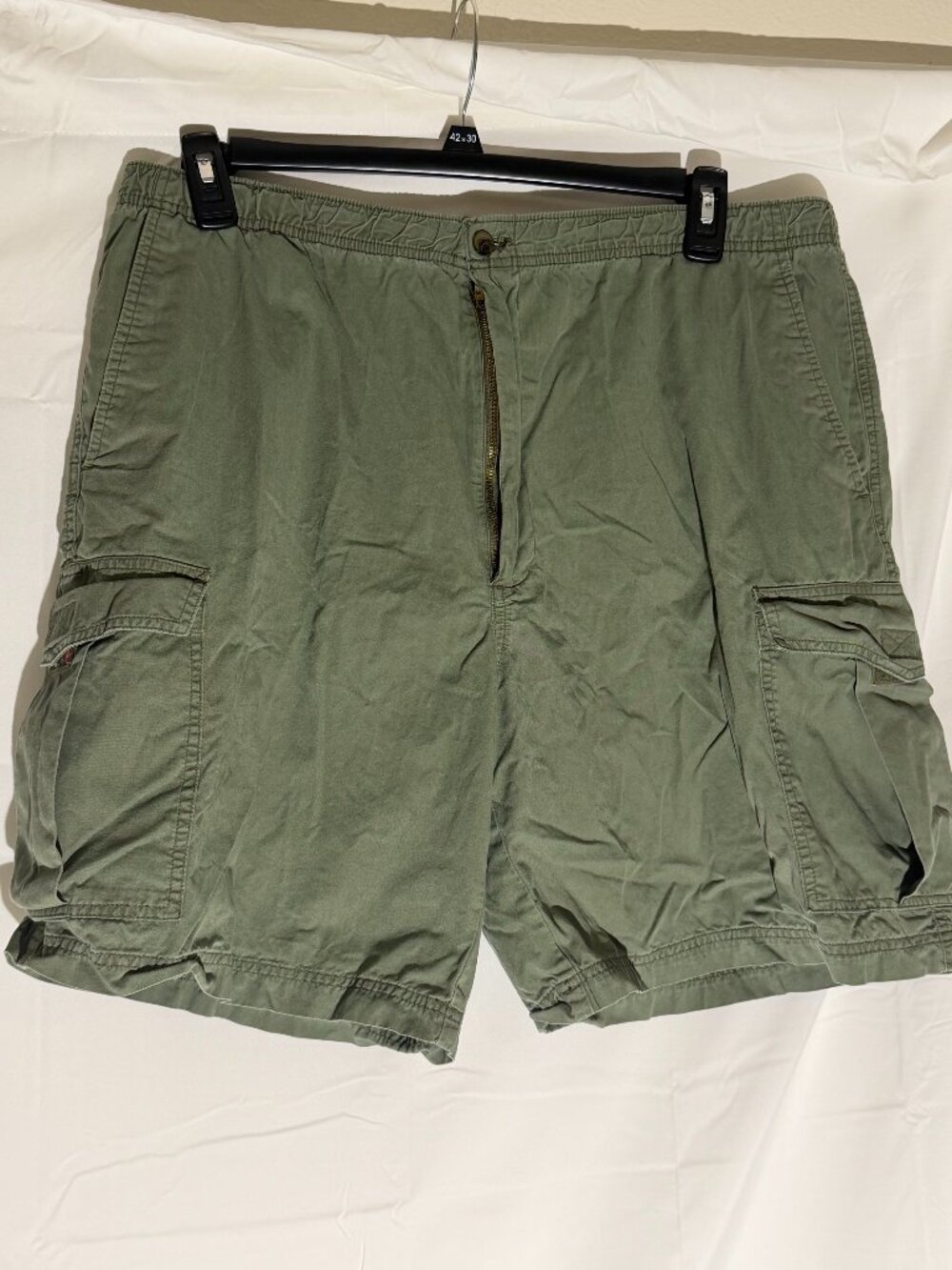 Men's Cargo Short. Green.